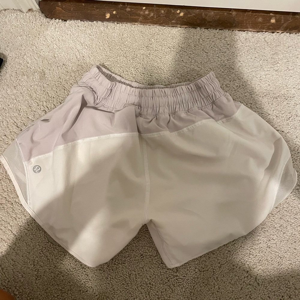 Lululemon hotty hot shorts 2.5”